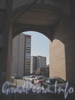 Брестский бул. дом 11 / ул. Маршала Захарова, дом 36. Арка для выезда на ул. Маршала Захарова. Вид со стороны двора дома . Фото март 2012 г.