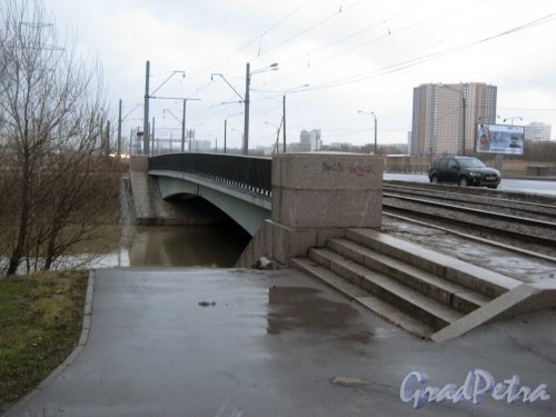 Дудергофский канал. Мост через Петергофское шоссе. Фото декабрь 2013 г.