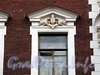 3-я линия В.О., д. 20. Доходный дом Л. Н. Бенуа. Элементы художественного оформления фасада здания. Фото июль 2009 г.