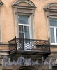 3-я линия В.О., д. 24. Бывший доходный дом. Решетка балкона. Фото май 2010 г.