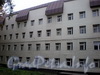 Косая линия, д. 5. Медицинский центр «МСЧ №3» Балтийского завода. Фрагмент фасада здания. Фото октябрь 2009 г.