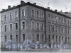 1-я линия В.О., д. 2 / Румянцевская пл., д. 1. Доходный дом А. В. Макарова (Г. Ю. Урлауб). Фрагмент фасада здания. Фото 1967 г. (из книги «Историческая застройка Санкт-Петербурга»)