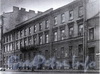 1-я линия В.О., д. 28. Доходный дом Фреймана (Р. Н. Геймбюргера). Фасад здания. Фото 1990-х годов (из книги «Историческая застройка Санкт-Петербурга»)