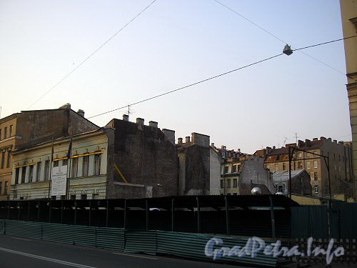 8-я линия В.О., д. 11-13. Участок во время строительства отеля «Sokos Hotel Vasilievsk». Фото 2004 года