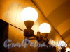 Станция метро «Проспект Просвещения». Подземный вестибюль. Шарообразные светильники со стороны боковых залов. Фото декабрь 2009 г.