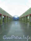 Станция метро «Выборгская». Общий вид подземного зала. Фото 30 октября 2012 г.