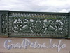 Фрагмент ограды Литейного моста. Фото 2004 г.