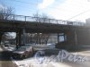 Железнодорожный мост над 1-Муринским пр. в районе дома 7. Фото 10 марта 2013 г.