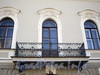 Наб. реки Мойки, д. 84. Доходный дом Касаткина-Ростовского. Фрагмент фасада здания. Фото июнь 2010 г.