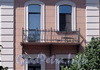 Наб. реки Мойки, д. 95. Дом С. Крамера (Г. А. Лепена). Корпус по набережной. Решетка балкона. Фото июнь 2010 г.