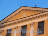 Английская наб., д. 52. Герб Струковых на фронтоне здания. Фото июнь 2010 г.