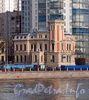 Пироговская наб., д. 7. Общий вид здания. Вид с Петроградской набережной. Фото апрель 2010 г.