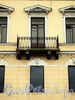 Наб. Кутузова, д. 14. Дом С.П. Неклюдова. Фрагмент фасада с балконом. Фото сентябрь 2010 г.