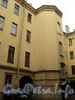 Наб. Кутузова, д. 18. Доходный дом Д.Д. Орлова-Давыдова. Вид лицевого корпуса со двора. Фото сентябрь 2010 г.
