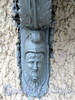 Наб. Кутузова, д. 28. Элементы декора кронштейна балкона. Фото сентябрь 2010 г.