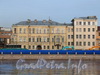 Пироговская наб., д. 13 (правая и центральная части). Общий вид с Петроградской набережной. Фото апрель 2010 г.