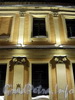 Университетская наб., д. 15. Правое крыло. Ночная подсветка здания. Фрагмент фасада. Фото январь 2011 г.