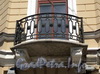 Наб. реки Мойки, д. 20 (18 А). Здание Придворной певческой капеллы. Левый корпус. Угловой балкон. Фото июнь 2010 г.