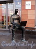 Аптекарская наб., д. 20. Скульптура «Менеджера» у центрального входа в здание. Фото сентябрь 2011 г.