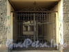 Ул. Блохина, д. 33 (правая часть). Решетка ворот. Фото апрель 2011 г.