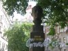 Кронверкская ул., дом 29/37, литера Б. Памятник Д.Д. Шостаковичу во дворе дома со стороны Кронверкской ул. Фото 7 июля 2012 г.
