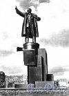 Памятник В. И. Ленину на площади перед Финляндским вокзалом. Фото М. Величко (из набора открыток «Памятники Ленинграда», 1957 год)