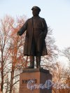 Памятник С.М. Кирову на Театральной площади в городе Кировск. Фото 6 мая 2013 г.