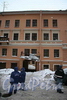 Климов пер., 8. Результат уборки снега сотрудникамижКС-1 Адмиралтейского р-на. 16 декабря 2010 года.