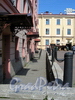 Шведский пер., д. 3 / Мал. Конюшенная ул., д. 1 (правая часть). Вид вдоль фасада по Мал. Конюшенной улице. Фото август 2011 г.