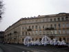 Волховский пер., д. 2.Общий вид здания по набережной Макарова. Октябрь 2008 г.