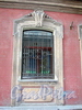 Замятин пер., д. 4. Доходный дом И.О. Утина. Окно первого этажа. Фото июль 2009 г.