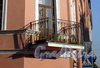 Транспортный пер., д. 6 / ул. Черняховского, д. 57. Бывший доходный дом. Решетка балкона. Фото октябрь 2009 г.