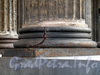 Казанская пл., д. 2. Казанский собор. Основание одной из колонн колоннады Казанского собора. Фото август 2010 г.