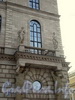 пл. Островского, д. 2 А. Здание гостиницы. Скульптурное оформление фасада здания. Фото февраль 2009 г.