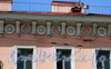Владимирский пр., д. 17. Элементы декора фасада здания. Фото август 2009 г.