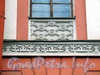 Большой пр. В.О., д. 8. Доходный дом Юнкера. Элемент декоративного убранства фасада здания. Фото май 2010 г.