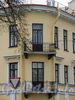 Большой пр. В.О., д. 17 / 5-я линия В.О., д. 16 (левая часть). Дом А. А. Куракиной (Э. П. Шаффе). Фрагмент угловой части фасада здания с балконами. Фото май 2010 г.