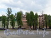 Сквер с детской площадкой на углу Малодетскосельского проспекта и Бронницкой улицы. Фото май 2010 г.