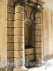 Кронверкский пр., д. 5. Ниша в арке, фланкированная колоннами. Фото октябрь 2010 г.