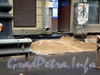 Невский пр., д. 87. Ремонт тротуара и гидроизоляционные работы на фундаменте здания по Невскому проспекту. Фото октябрь 2008 г.