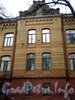 Большой пр., В.О., д. 49-51. Здание Александринского женского приюта. Фрагмент фасада здания. Март 2009 г.