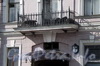 Пр. Римского-Корсакова, д. 29. Балкон и козырек парадной с фонарями. Фото август 2009 г.