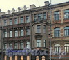 Средний пр., д. 33. Фрагмент фасада здания. Фото февраль 2011 г.