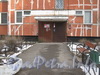 Пр. Маршала Жукова, дом 45. Парадная дома. Фото апрель 2012 г.