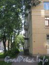 Ленинский пр., дом 116. Проход вдоль дома со стороны Ленинского пр. Фото август 2012 г.