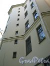 Каменноостровский пр., дом 26-28. Фрагмент здания в одном из дворов. Фото 7 июля 2012 г.