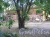 Измайловский пр., дом 13, литера Д. Вид с Якобштадтского пер. на развалины одного из корпусов. Фото 30 мая 2013 г.