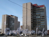 Брестский бул., дом 13 (справа) и дом 15, лит. А  (слева). Вид от ул. Маршала Захарова. Фото март 2012 г.