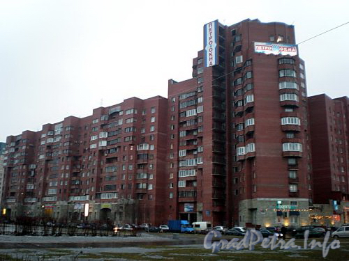 Брестский бул., д. 7 / Ленинский пр., д. 81, корп.1. Фасад здания по бульвару. Фото март 2009 г.