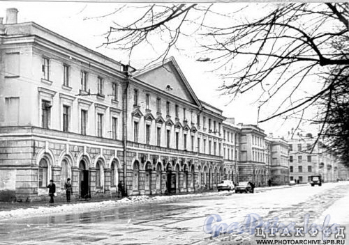 Конногвадейский бул., д. 4. Фасад здания. Фото 1982 г. (из архива ЦГАКФФД)